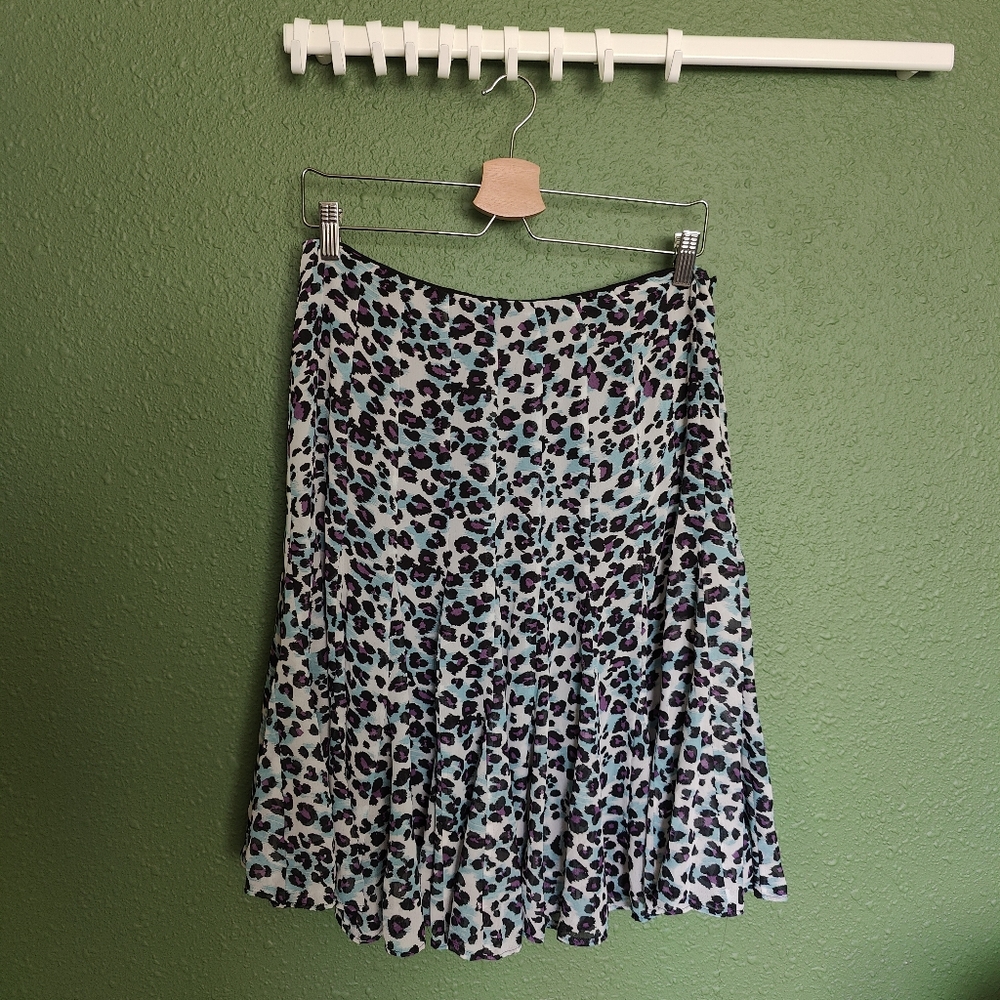EUC NICOLE MILLER CHEETAH PRINT PLEATED KNEE LENGTH SKIRT